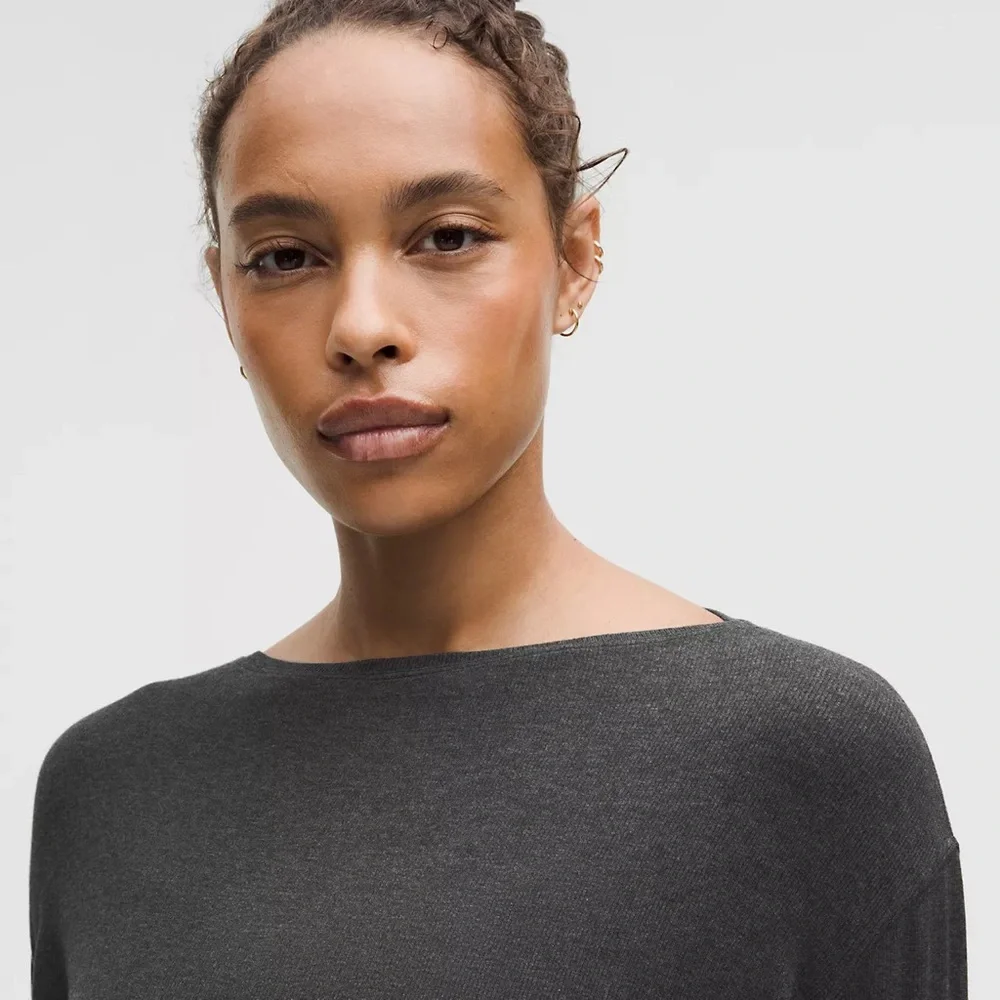 Lululemon Back In Action Long-Sleeve Ribbed Shirt in Heathered Black‎